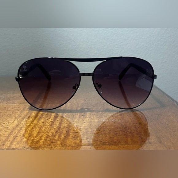 Louis Vuitton Aviator sunglasses black - Picture 1 of 4